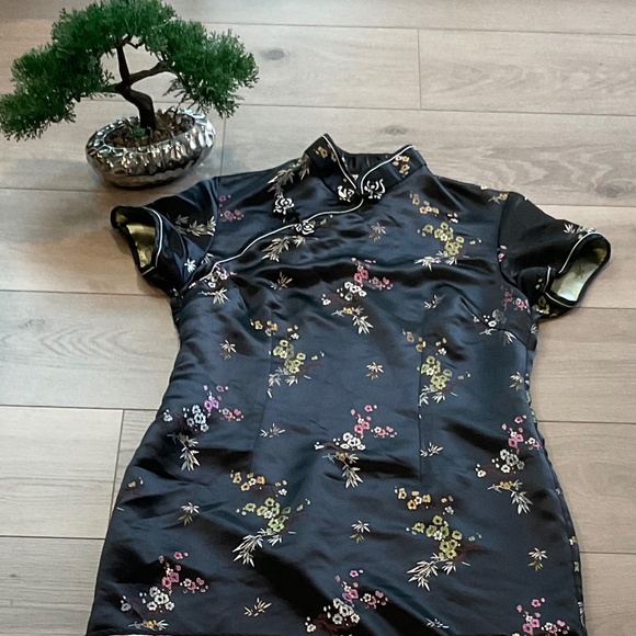 Japanese inspired black Silky dress with fancy cloth snap buttons - Picture 16 of 16